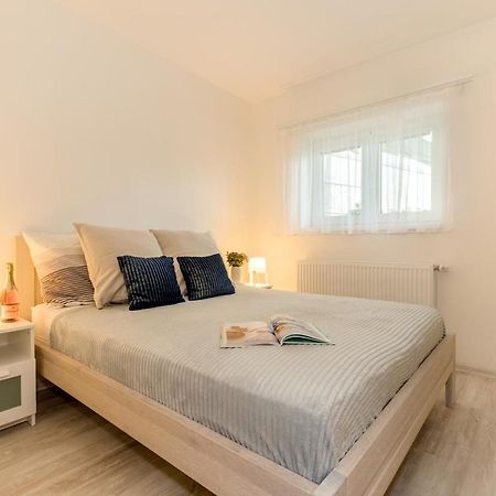 Apartmany Jedovary Trhové Sviny Buitenkant foto