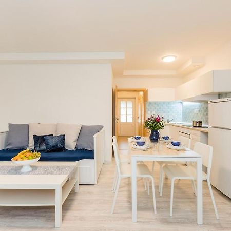 Apartmany Jedovary Trhové Sviny Buitenkant foto
