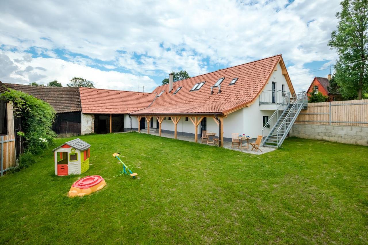 Apartmany Jedovary Trhové Sviny Buitenkant foto
