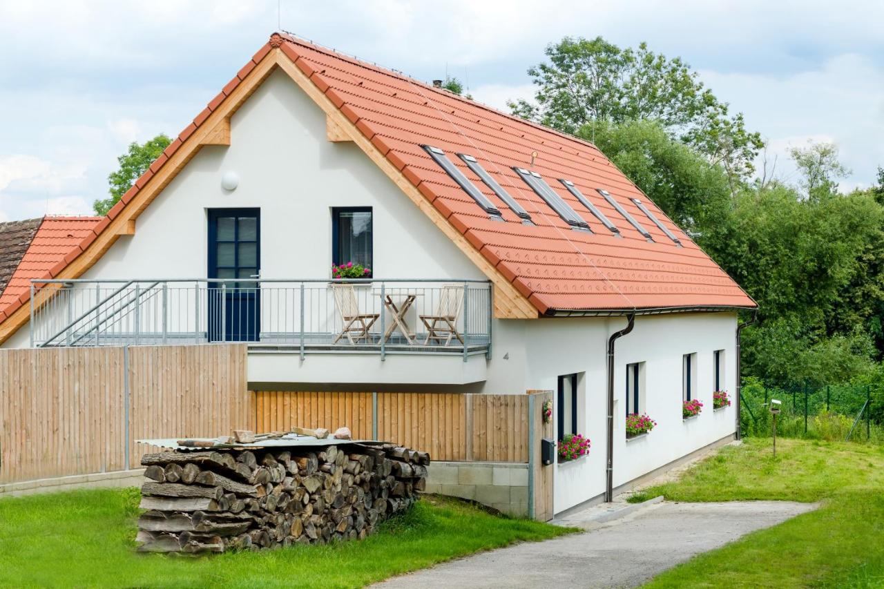 Apartmany Jedovary Trhové Sviny Buitenkant foto